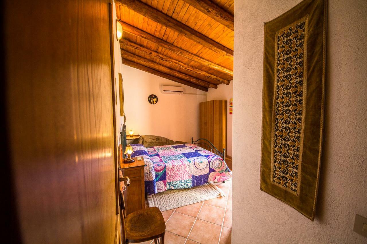 B&B I Menhir Sorgono Экстерьер фото