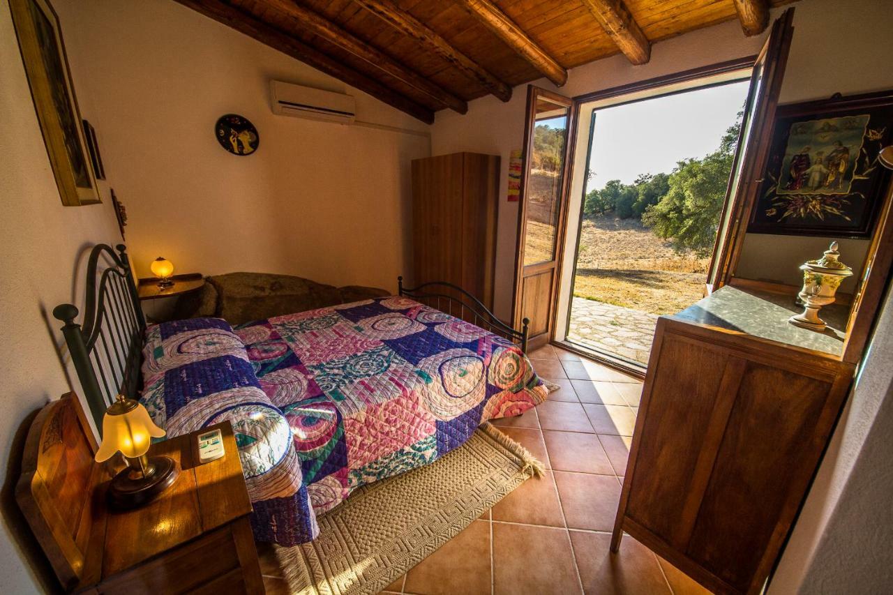 B&B I Menhir Sorgono Экстерьер фото